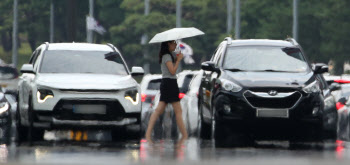 역대 최장 기간 열대야…비 소식에도 ‘찜통더위’ 지속