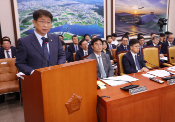 연이어 유찰 가덕도 신공항, 박상우 장관 "올해 신속 착공하겠다"