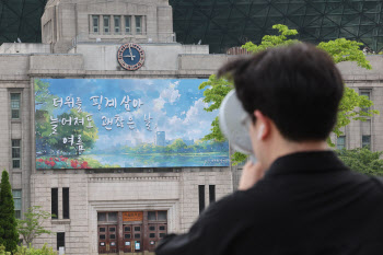 `처서 매직` 없다…여전한 찜통더위, 태풍이 더 부추길 듯