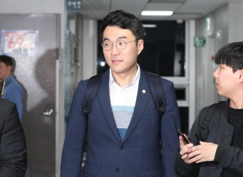 檢, '코인 의혹' 김남국 불구속 기소…재산 허위 신고