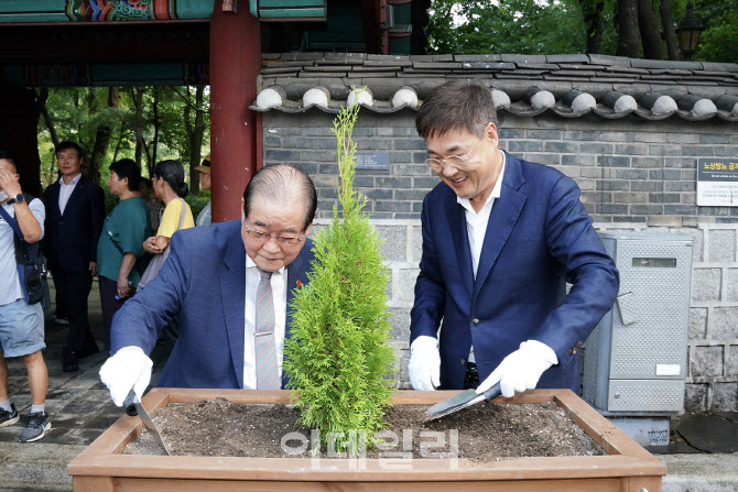 [포토] 종로구, 탑골공원 북문·동문 개방 행사