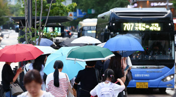 곳곳에 소나기와 강한 바람…"출근길 우산 챙기세요"