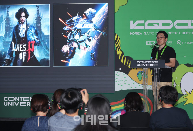 [포토]2024 콘텐츠 유니버스 코리아, '강연하는 홍성민 CEO'