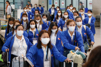 [단독]입국 후 한 푼도 못 받았다…필리핀 이모님들 '멘붕'