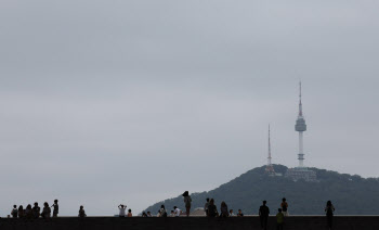 강원도·경상도에 비 소식…"남해 등 먼바다에 높은 물결"[오늘날씨]