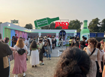 "영국도 K소주 인기" 하이트진로, 축제 후원·유통망 확대로 현지 공략 속도