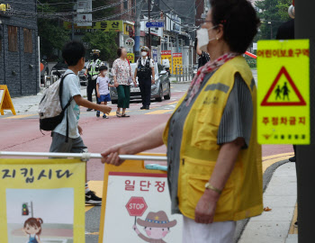 "시급 3만원 대타 구해요"…워킹맘 울리는 '녹색 봉사'