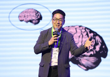 편향적인 AI…"해법은 인간과의 연결성" [2024 콘텐츠유니버스]