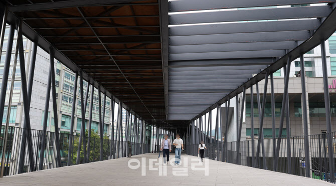 [포토]1,110억 썼는데 "사람이 없네"…서울시, 세운상가 공중보행로 철거 수순