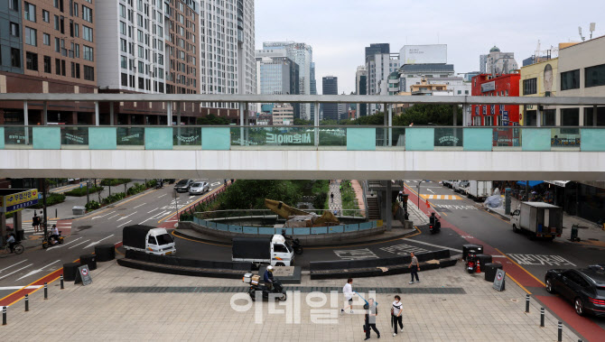 [포토]1,110억 썼는데 "사람이 없네"…서울시, 세운상가 공중보행로 철거 예정