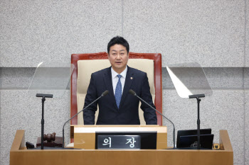 본회의장서 "협치의 틀 정비" 꺼낸 김진경 경기도의장, 이유는?