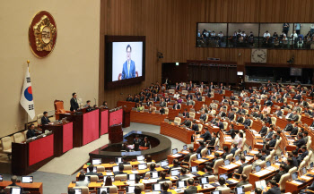 대통령 빠진 초유의 개원식…與野 갈등 현안만 산적