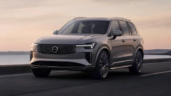 볼보, 2030년까지 전기차만 팔겠다는 계획 철회…XC90 업그레이드