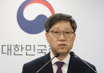 이대목병원 군의관 돌려보내..정부 응급실 대책 '백약이 무효' 지적