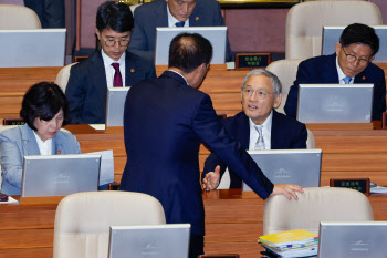 국회 호출에 귀국한 유인촌…대참 용호성, 日에 `사도광산 후속조치` 당부