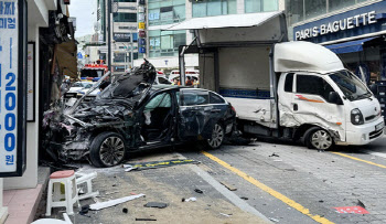 “그렇게 빠른 속도는 처음” 해운대 인도 돌진 벤츠, 당시 CCTV 보니