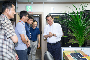 추석 연휴 근무자 찾은 이재준 수원특례시장