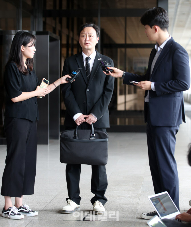 [포토]취재진 질의받는 류광진 티몬 대표