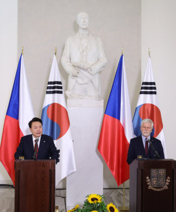 野, 체코 원전 덤핑 수주 의혹에…대통령실 “국익 저해하는 가짜뉴스”