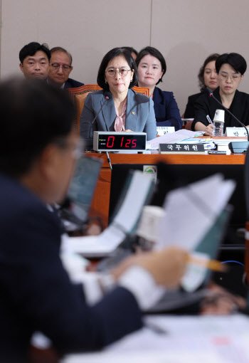 딥페이크 방지법 여가위 통과…본회의 상정 눈앞