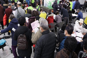 2072년 국민 둘 중 한명은 '노인'…중위연령 63.4세