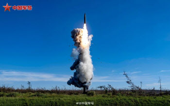 무력 과시한 중국, 전날 쏘아 올린 ICBM 발사 장면 공개