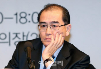 태영호 장남 사기 혐의 피소…피해자 첫 조사