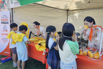 제주항공, '범도민 안전 체험 한마당'서 항공안전체험교실 운영