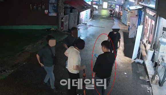 허둥지둥 고객에 보이스피싱 `직감`…금은방 직원 기지, 범인 잡았다