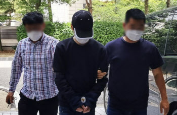 "친구가 흉기 찾고 있다"…통화 후 엘베 안에서 죽어간 피해자