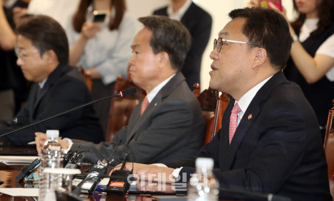 [포토]김병환 금융위원장, "금융지주서 책임감 갖고 가계부채 관리 목표 수립"