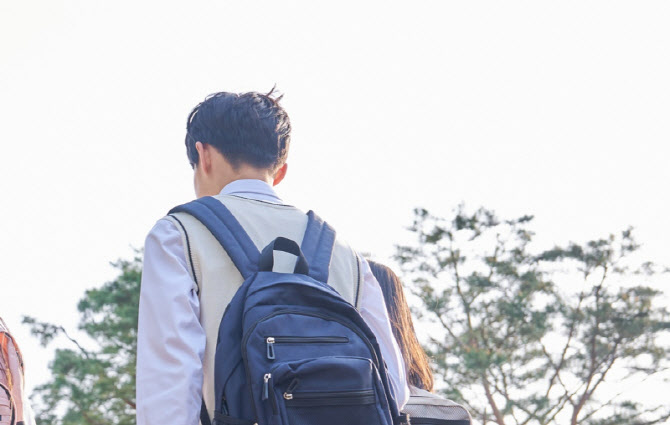 남중생과 성관계한 30대 女원장, 접근금지에도 "보고싶다" 집착