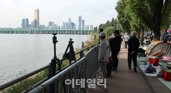 [포토]서울세계불꽃놀이 명당은 이미 만석