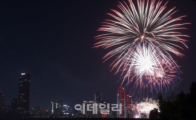 [포토]서울하늘 밝히는 아름다운 불꽃