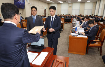 행안위 행안부 국감서 증인 불출석 놓고 파행