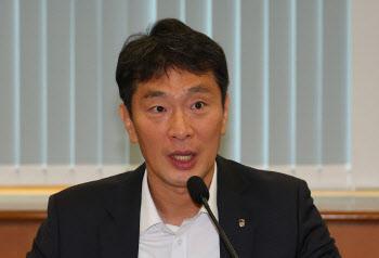 이복현 "고려아연 공개매수 관련 불공정거래 조사하라"