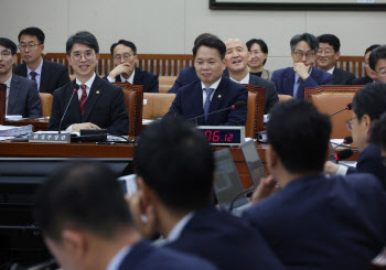 환경부 장관 “댐 추진 ‘4대강 2탄’ 아냐…증거 있으면 사퇴”[2024 국감]