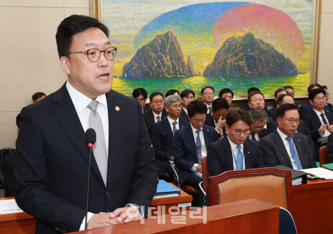 [포토]국정감사, '업무보고하는 김병환 금융위원장'