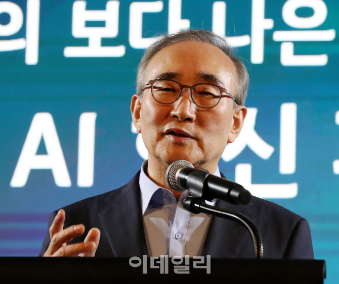 [포토] 마이크로소프트와 협업 발표하는 김영섭 KT대표