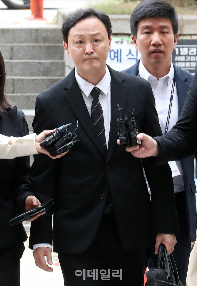 [포토]영장실질심사 받기위해 중앙지법 도착한 류광진 티몬 대표