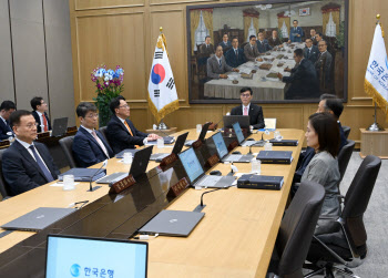 가계부채 둔화에 금리인하한 금통위…향후 인하 속도는 '신중'(상보)