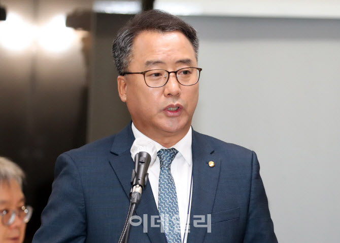 [포토]한국은행 국정감사에서 업무보고하는 채병득 부총재보