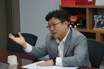 ‘尹 일정총괄’ 강명구 의원 “명태균 전혀 몰라…韓, 민주당 입법폭거 막을 때”