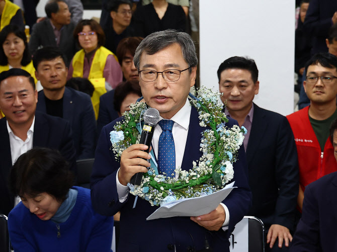 서울교육감 보궐선거 정근식 당선 확실…"진보 혁신교육 계승"