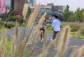 “출근길 우산 준비하세요”…전국 가을비 소식[내일날씨]