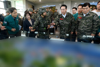 유정복 인천시장, 연평도 찾아 안보상황 점검