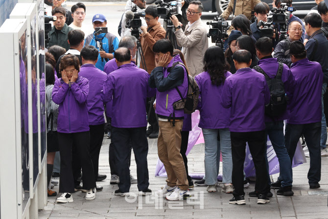 [포토]연이은 재판 결과에 지치는 유가족