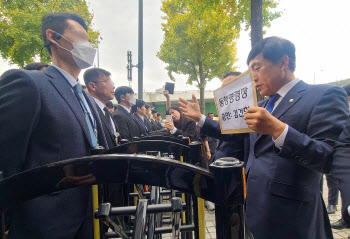 김 여사·최은순 동행명령장 발부…대통령실, '수령 거부'(종합)[2024국감]