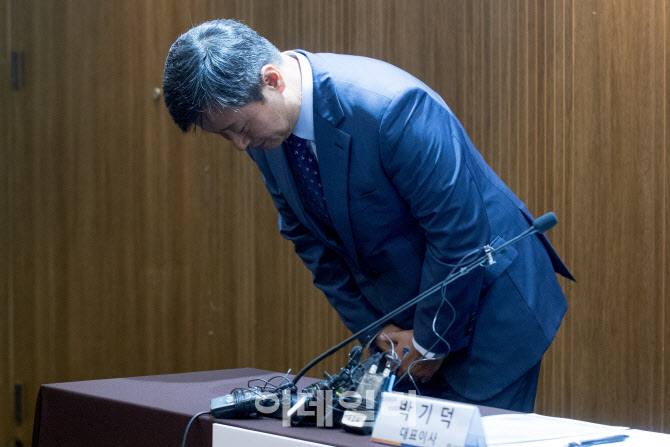 [포토]인사하는 박기덕 고려아연 사장