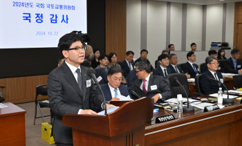 민주당, 공항 감사장서 명태균씨 비행기 탑승기록 요구[2024국감]